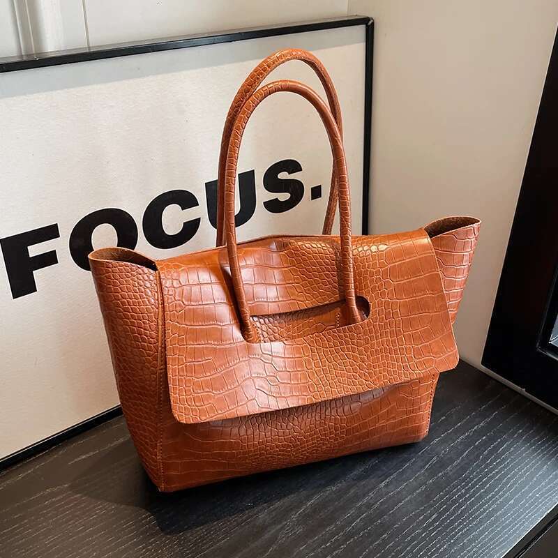 Crocodile Pattern Women Handbag With Short Handle Shoulder New Designer Large Capacity Travel Bag Trend Tote