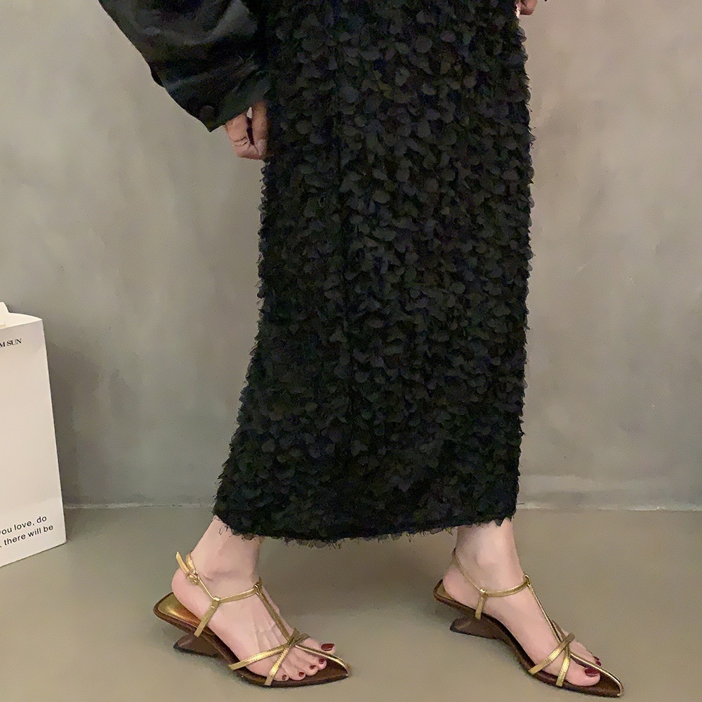 Designer sandals Fashionable style! Sharp pointed cross shaped sandals with sloping heels for women 2025 new style socialite Roman open toed high heel