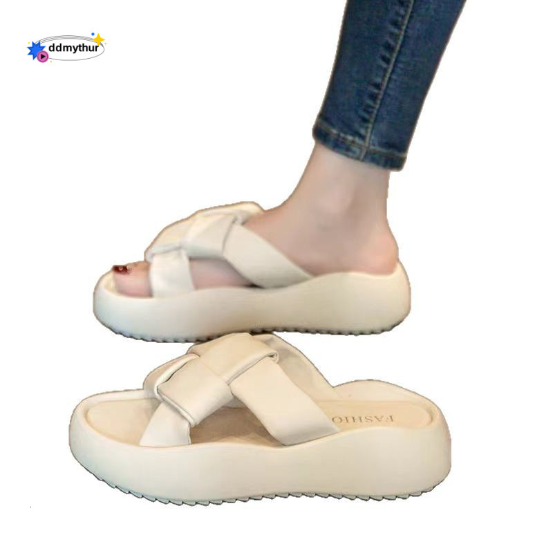 Cool fashionable outerwear summer 2025, new thick soled sandals for women, flat bottomed, high-end, one-piece slippers ddmythur