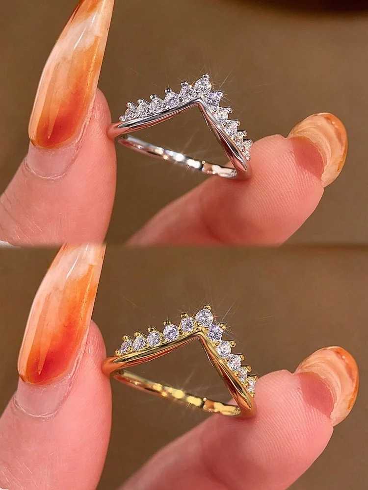 925 Sterling Silver Simple Classic Gorgeous V-shed Crown Ring For Women Engagement Wedding Luxury High Quality Fine JewelryXJ250514