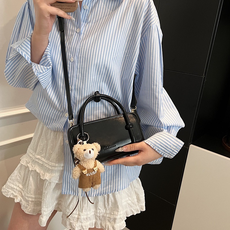 2025 New Fashionable Women's Versatile New Simple Women's Shoulder Crossbody Bag Designer Casual Handheld Small Square Bag Versatile Milk Oi