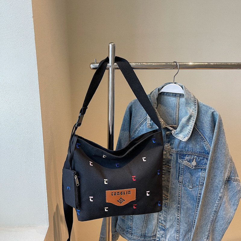 2025 Winter Large Capacity Shoulder College Student Girls Leisure Versatile Canvas Bag Wear New Free Delivery Designer Luxury Bag Resistant And Waterp