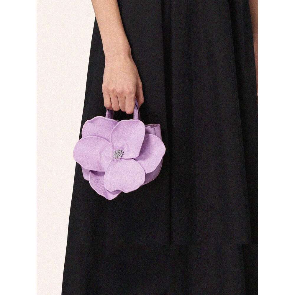The Innovative New Chinese-Style Floral Bucket Bag Is Perfect Holiday Wear, Ideal For Both Shoulder And Hand-Carry Use