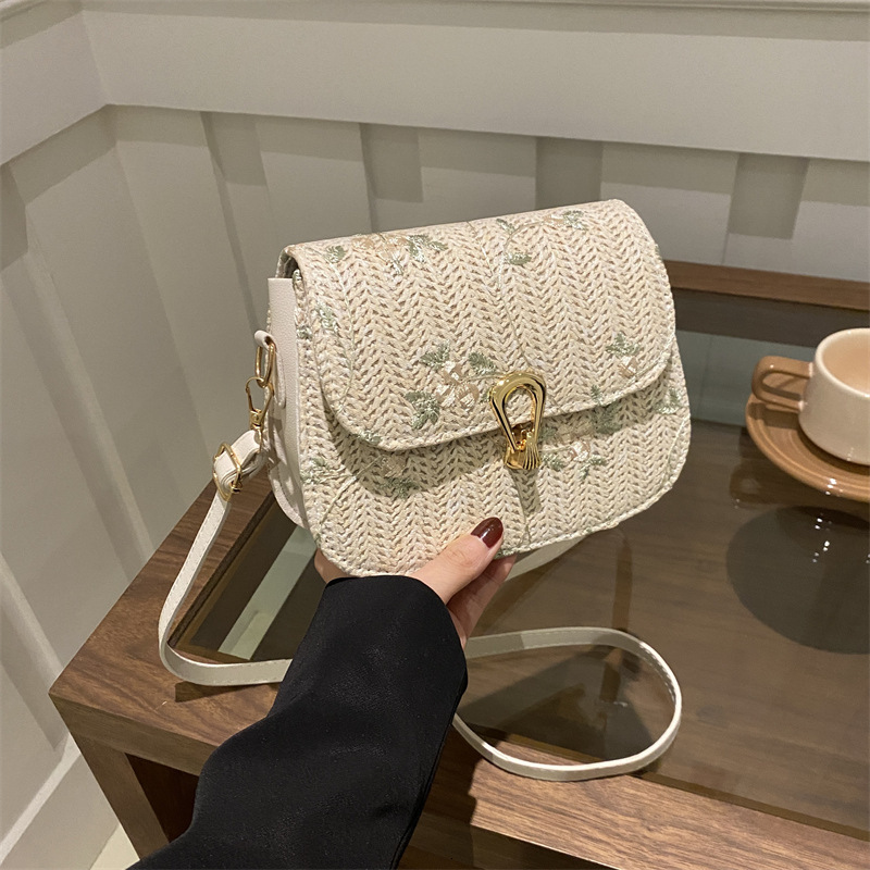 Free Delivery Designer Bag Weaving Fashion Korean Version Internet Celebrity Lock Shoulder Crossbody 2025 Spring New Versatile Ins Small Square Woven 