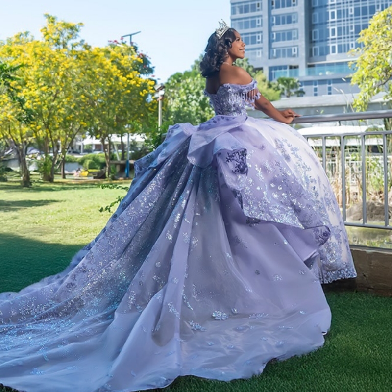 Lavender Shiny Quinceanera Dresses Off Shoulder Ball Gown Sweet 16 Dress Beading Applique Lace Bow Tull Birthday Party Vestidos 15 Anos