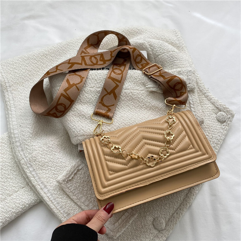 Free Delivery Designer Bag Fashion Korean Version Lingge Hand Chain Small Square Instagram Popular One Shoulder Crossbody Women's Luxury Bag