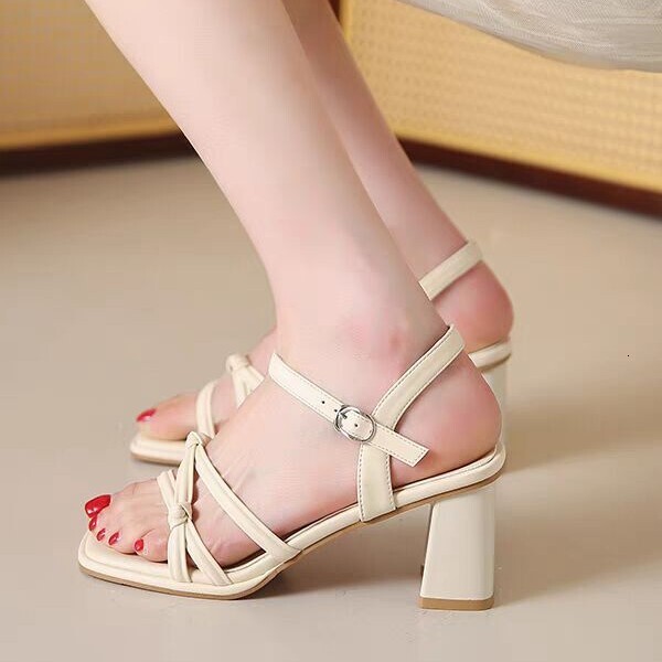 Designer sandals French silver sandals for women in the spring of 2025, fashionable, thick and high-end shoes, with a temperament of one-piece high he