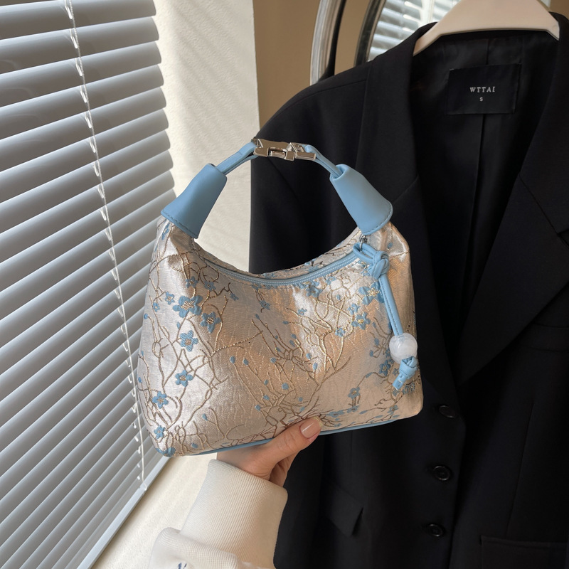 This year's popular niche embroidered for women 2025 versatile crossbody bag, new Chinese style single shoulder armpit bag