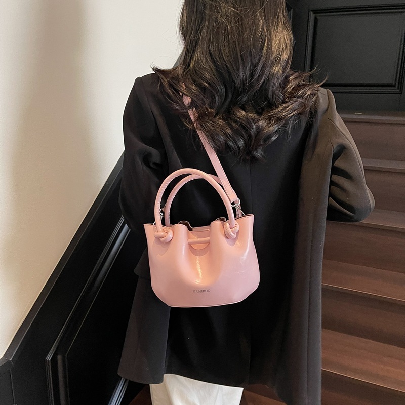 Bag for women 2025 new high-end texture niche spring and summer versatile single shoulder crossbody fashionable hand-held bucket bag