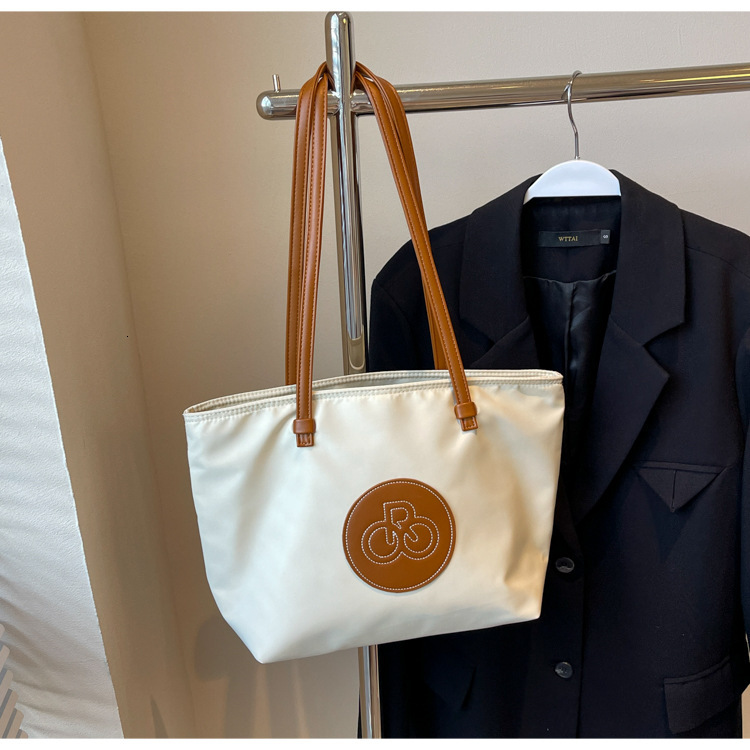 Handheld contrasting crossbody bag for women in the summer of 2025, new Korean Instagram trendy Oxford cloth shoulder bag, niche fashion