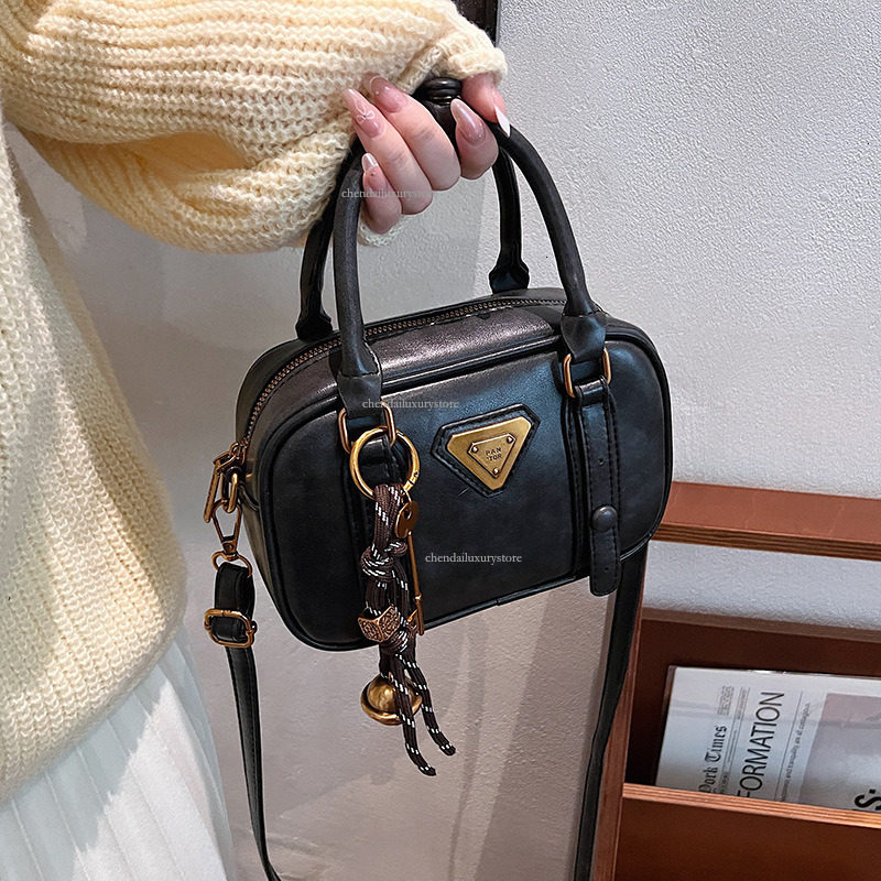 Fashion Women's Shoulder Bag Free Shipping Designer Bag Red New Multifunctional Metal Sequin Hand-held Small Square Bag Student Versatile Casual 