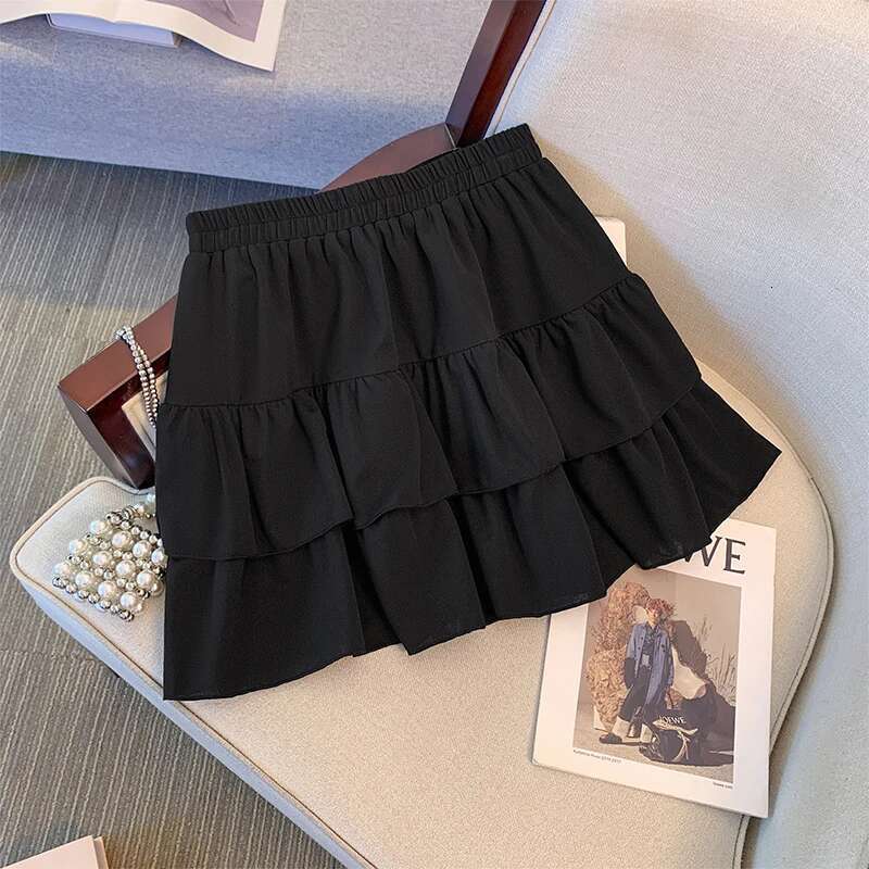 Plus-size women's Summer Casual Black white layered polyester skirt is loose and comfortable without lining