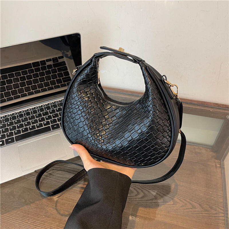Free Delivery Designer Bag Handheld Single Shoulder Crossbody For Women In The Spring Of 2025 Fashionable Simple Casual Trendy And Stylish Crescent Lu