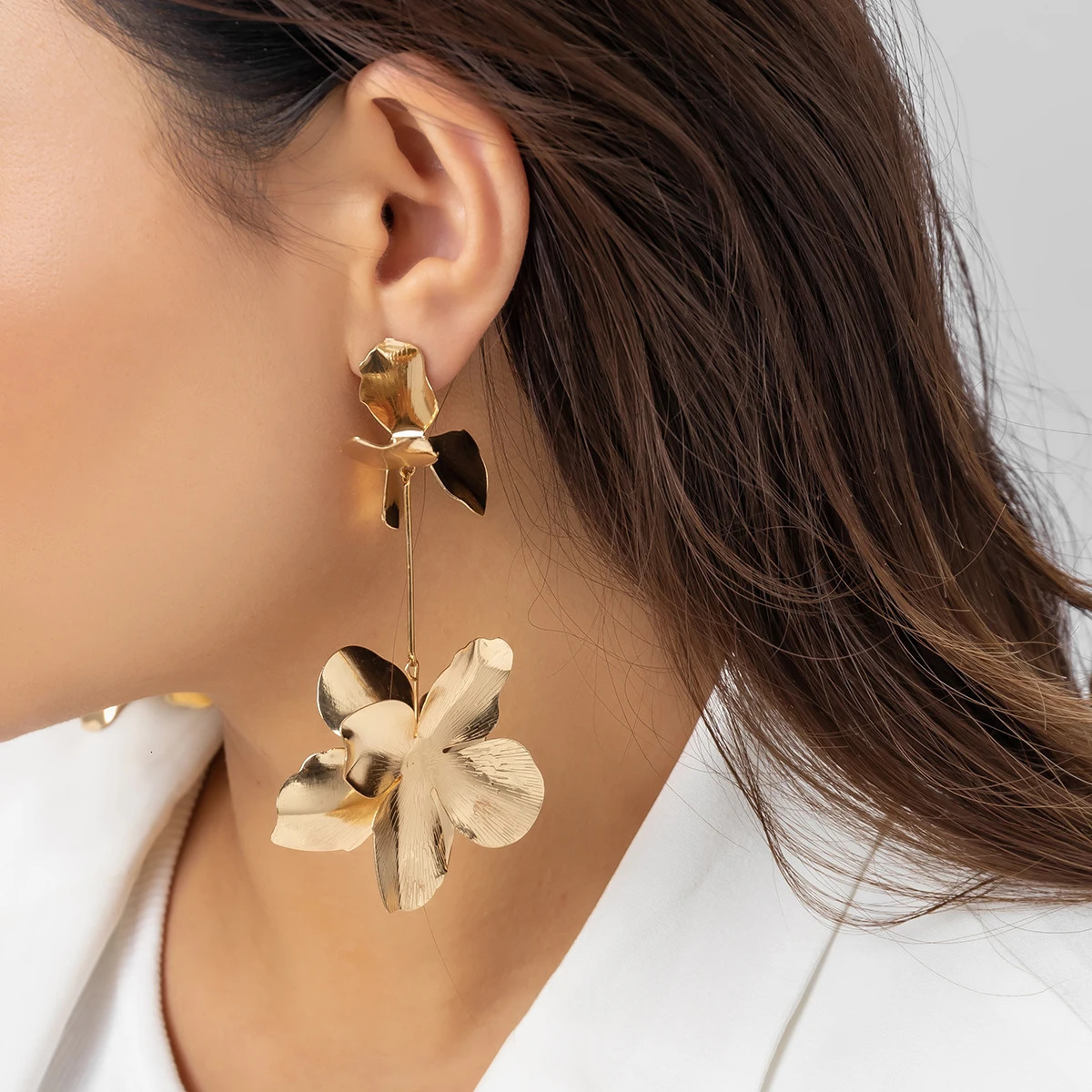Vintage Geometric Flower Petal Pendant Drop Earrings for Women Fashion Statement Gold Color Hanging Earrings Party Jewelry Gifts 250513
