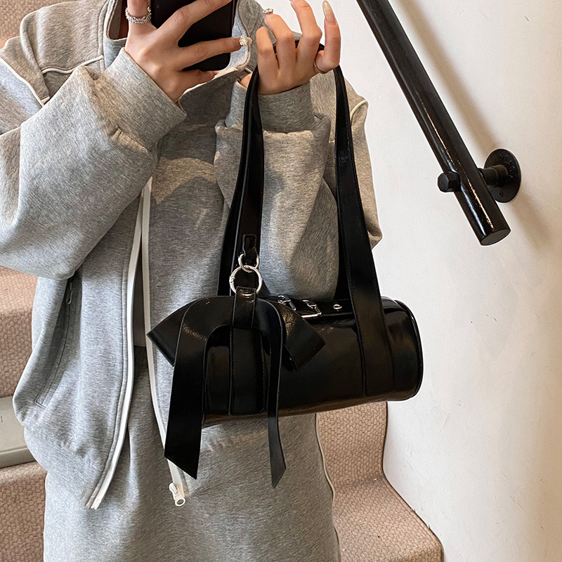 Niche bow hand-held small for women 2025 new trendy and fashionable texture armpit bag, summer minimalist baguette bag