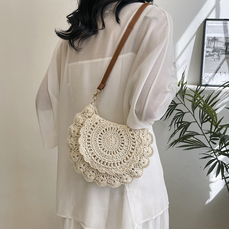 2025 New Designer Bag Lace Slant Body Cotton Thread Hollow Single Shoulder Grass Weaving Vacation Style Beach Bag Multi functional Women's Bag