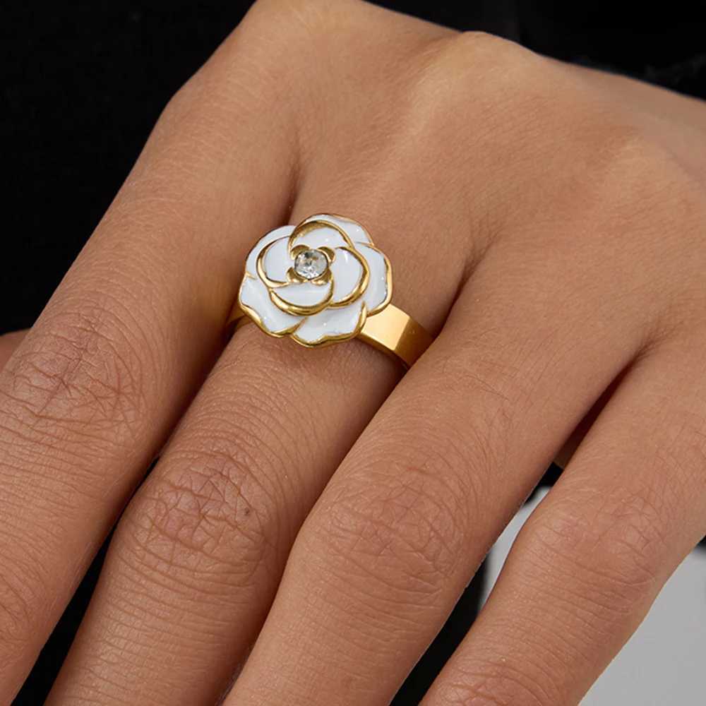 Uworld Fashion Water Diamond White Drip Oil Flower Open Ring 18K Gold Color Plated Stainl Steel Flower Ring Womens JewelryXJ250514
