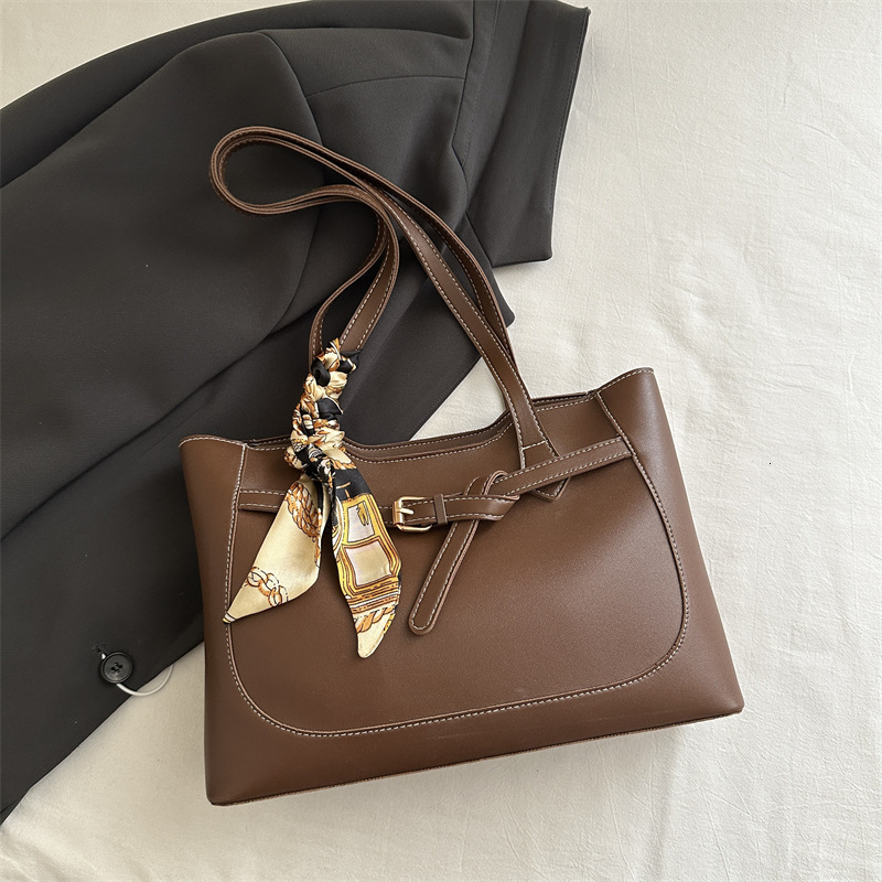 New Free Delivery Designer Bag Bag Women's 2025 Spring/summer New Korean Style Fashionable Large Capacity Tote Bag Luxury Bag For Work Commuting 