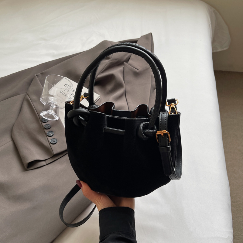 Advanced suede handbag, vegetable basket, water bucket new niche mother and child bag, western-style single shoulder crossbody pleated bag