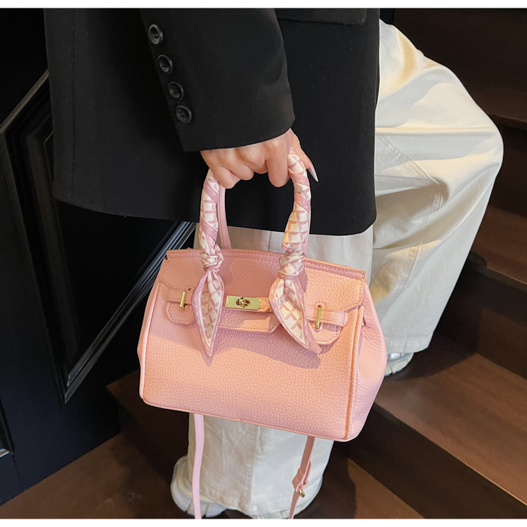 Fashionable Women's Designer Bag High-end Scarf Buckle Retro Trendy Handbag European And American Casual Crossbody Bag Workplace Storage Commutin
