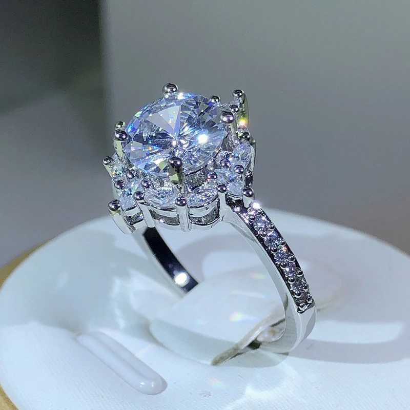 925 Silver Luxury Female Snowflake Ring Fashion Silver Color Crystal Zircon Stone Ring Vintage Wedding Rings For WomenXJ250514