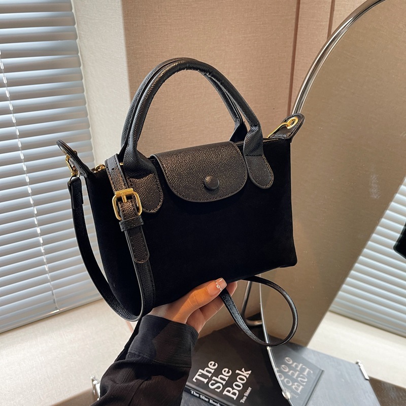 Frosted hand-held small square women, new fashion casual shoulder for autumn winter 2025, high-end and niche women's bag