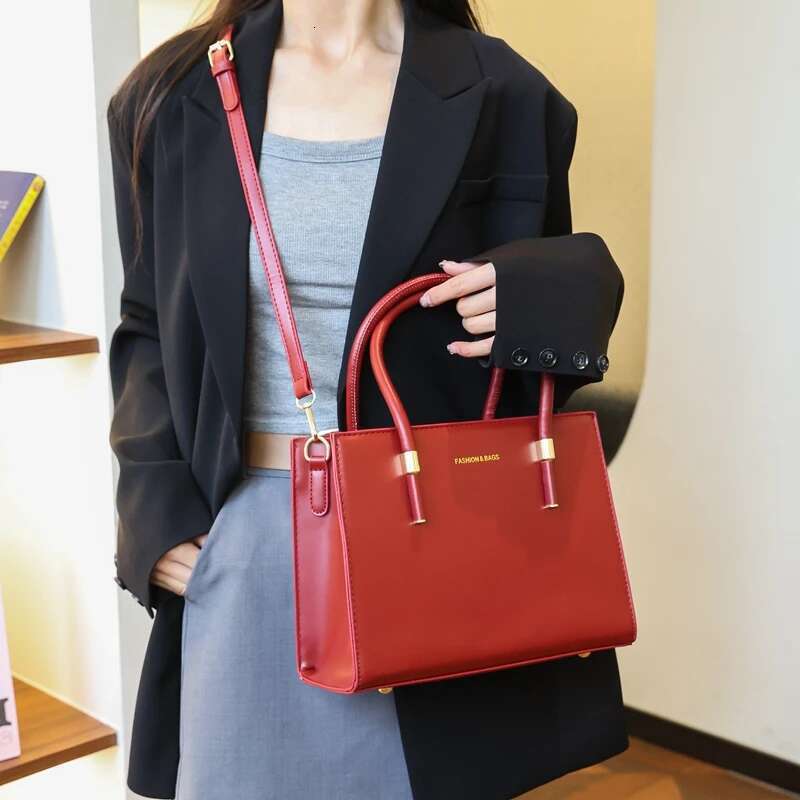 Spring 2025 PU Tote With Ed Detailing & Zipper Closure - Lightweight Adjustable Shoulder Bag For Commute/Daily Use
