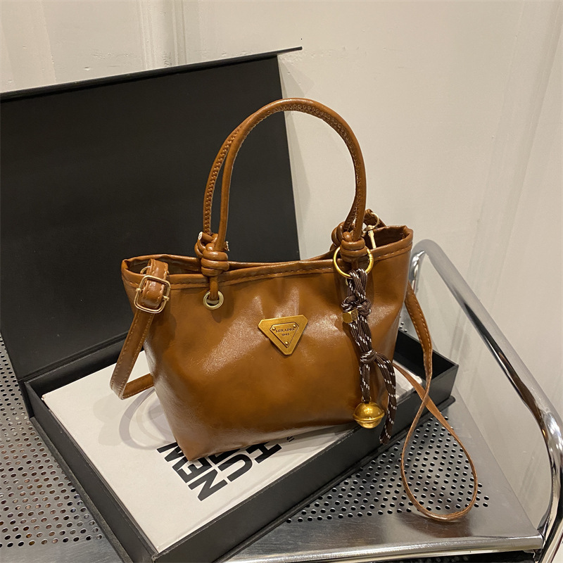 Free Delivery Designer Bag Advanced Autumn Winter New 2025 Niche Women's Portable Bucket Versatile And Stylish Commuting Crossbody Trend Luxury B