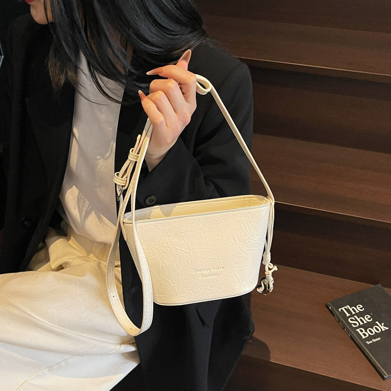 This year's popular small bags for women's summer 2025 new style simple and versatile single shoulder crossbody casual bucket bag