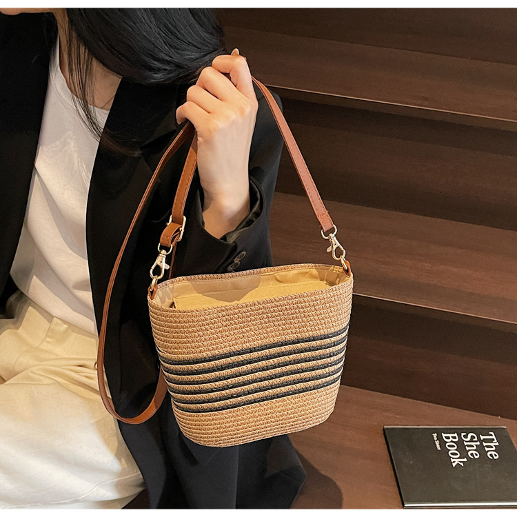2025 New Women's Bag Summer Leisure Large Capacity Single Shoulder Handbag Designer Fashion Seaside Vacation Woven Bag Small Fresh Simple Striped