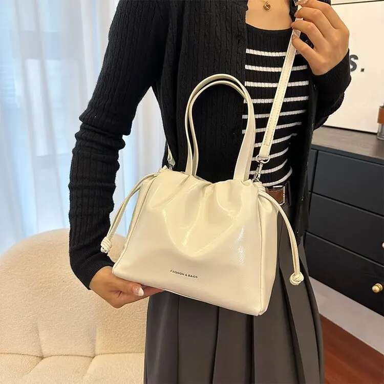 2025 Summer Spring Women PU Shoulder Bag Non-Slip Strap Casual Purse Stylish Handbag Ed Design Zipper Pocket Medium Size