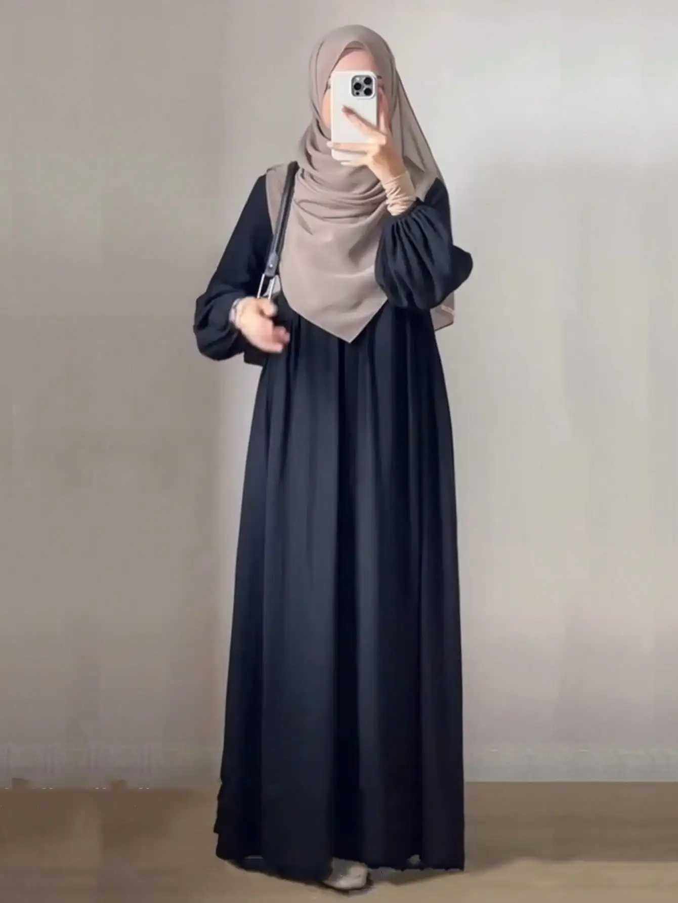 Simple and elegant black Abaya robe for fashionable Muslim womens wear X250514