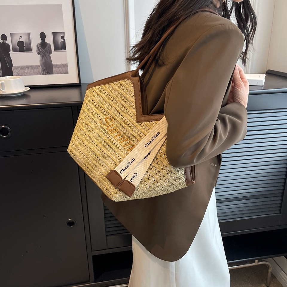 Summer large capacity 2025 new grass women's niche design shoulder versatile woven tote bag