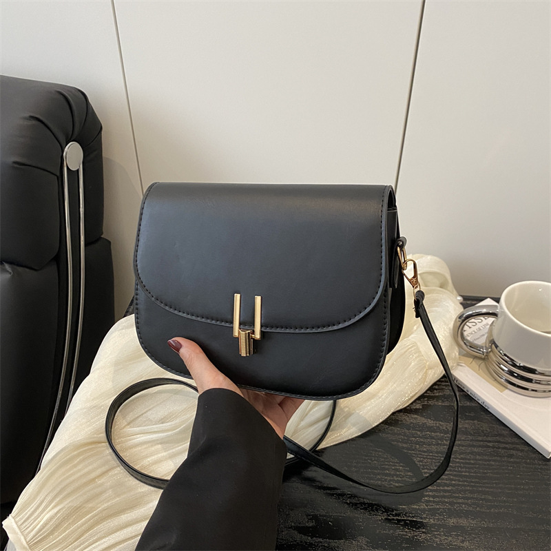 Popular New Free Delivery Designer Bag New Trendy Internet Red Envelope Style For Women Handheld Small Square Bag Stylish Luxury Bag Single Shoulder C