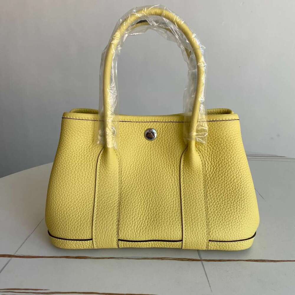 High Quality Genuine Leather Shoulder Handbag with Large Capacity Lychee Grain Commuting Cowhide Bucket Brand Bags