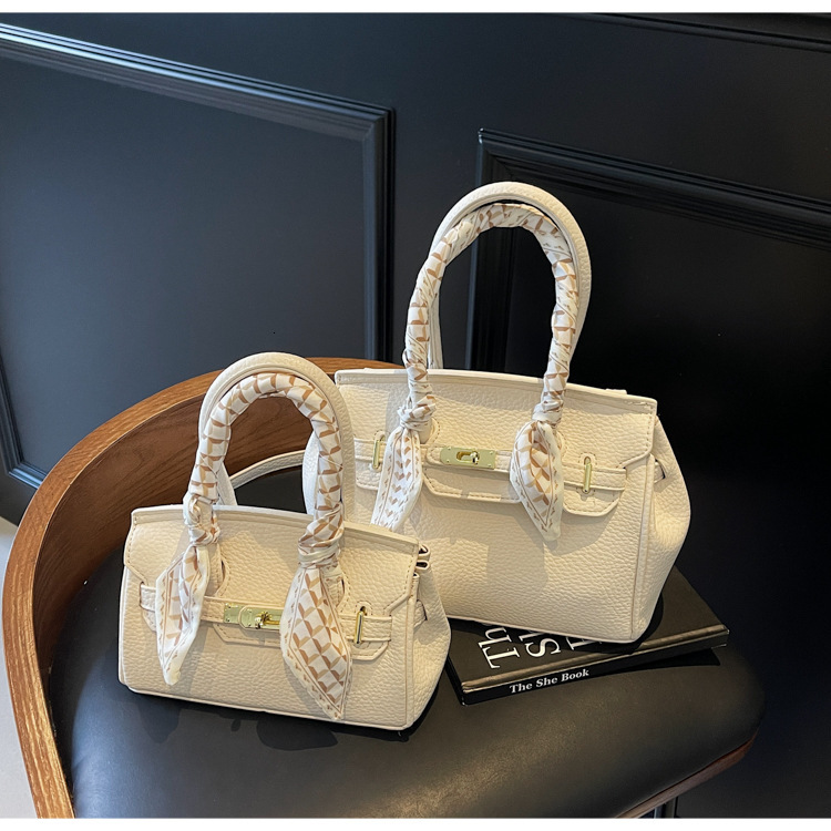 Fashionable Women's Designer Bag High-end Scarf Buckle Retro Trendy Handbag European And American Casual Crossbody Bag Workplace Storage Commutin