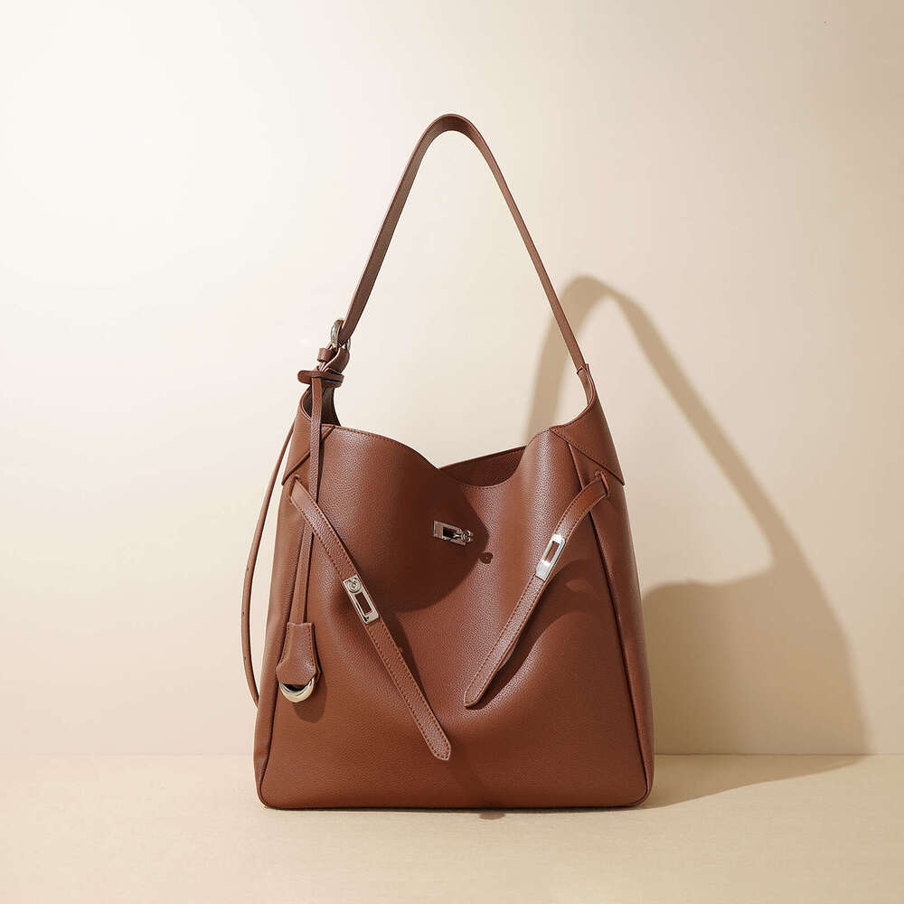 2025 Niche New Model Popular Casual Versatile Belt Buckle Single Shoulder Handbag Underarm Bucket Bag