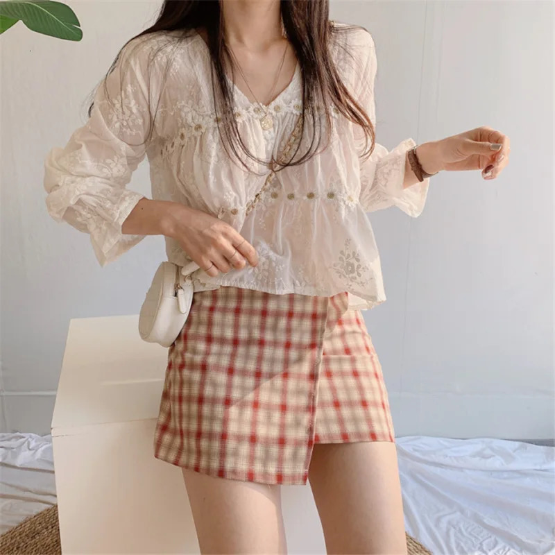 Autumn Long Sleeved Blouse Sexy Vneck Girlish Outfit with Lace Threedimensional Daisy Top 13037 250514