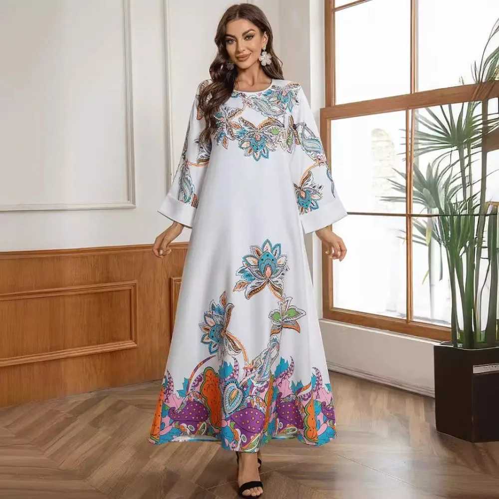 Turkish Muslim ladies elegant abaya It is a new-style printed V-neck dress from Dubai Arabia adorned with dded beads X250514
