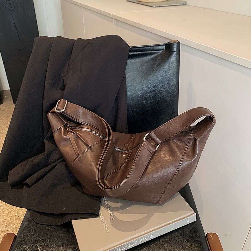 2025 New Large Capacity Dumpling Casual Single Shoulder Commuter Crossbody Bull Horn Fashion Bag