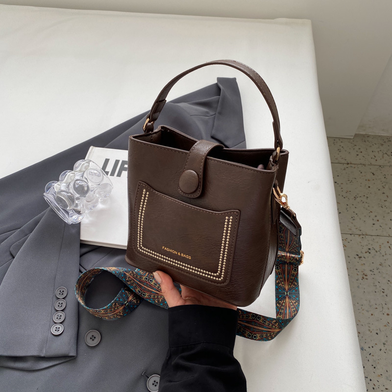 2025 New Free Delivery Designer's Bag Small Niche Design For Women Spring New Popular Wide Shoulder Strap Crossbody Versatile Hand-held Bucket Ba