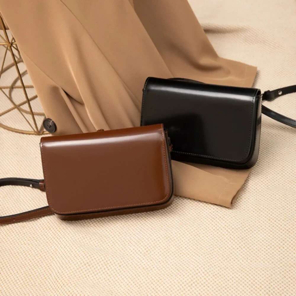 Designer Bag 2025 Trend Exquisite Compact Shop All-Match Single-Shoulder Bag Korea Solid Women Cute Magnetic Minority Tofu Bags Simple Crossbody Luxur