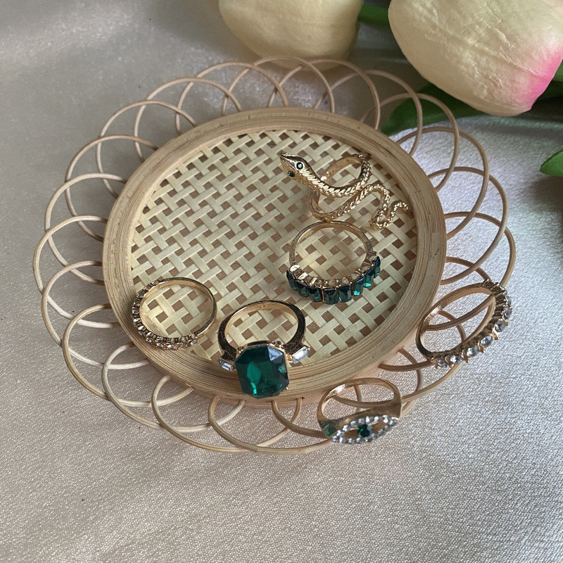 Fashionable green diamond studded snake shaped set emerald high-end niche ring