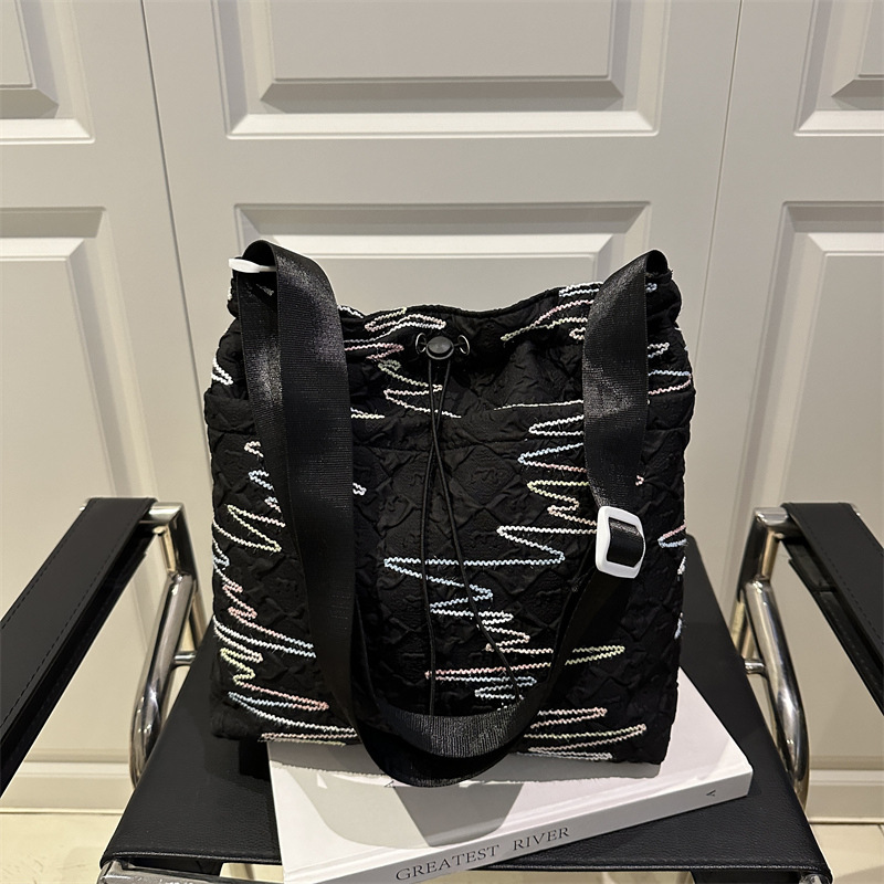 Tote Large Capacity For New Free Delivery Designer Bag Women's Spring And Summer 2025 New Luxury Bag Commuter Bag Contrasting Color Casual Niche 