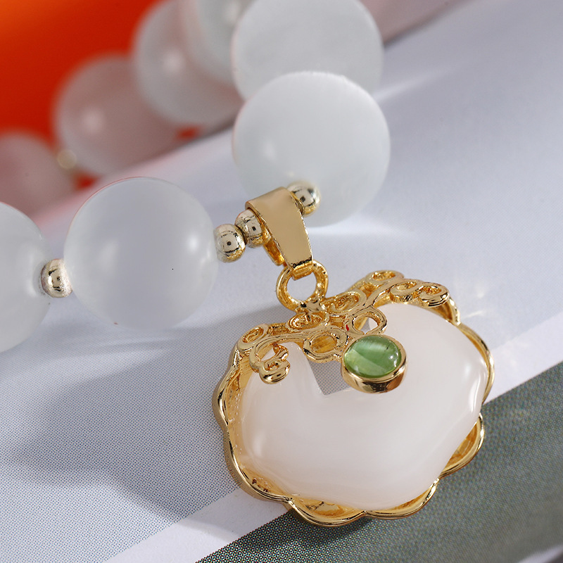 Korean version gentle and elegant bracelet for women, simple white cat eye stone with jade pendant, hand jewelry give to girlfriends