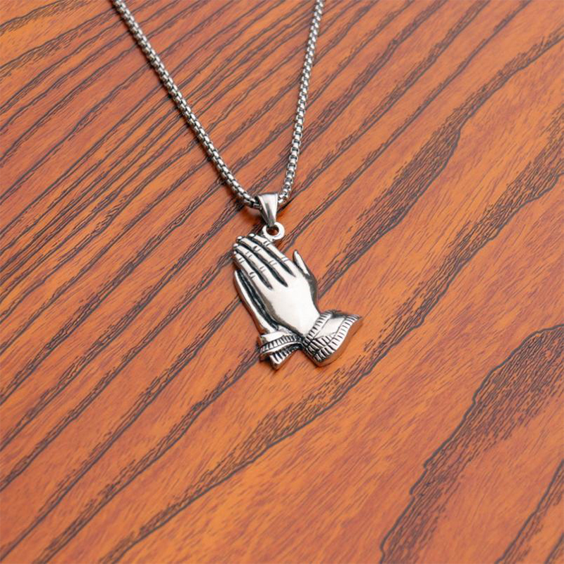 European and American hip-hop retro titanium steel necklace, a must-have for trendsetters, palm clapping pendant, street style high-quality accessory