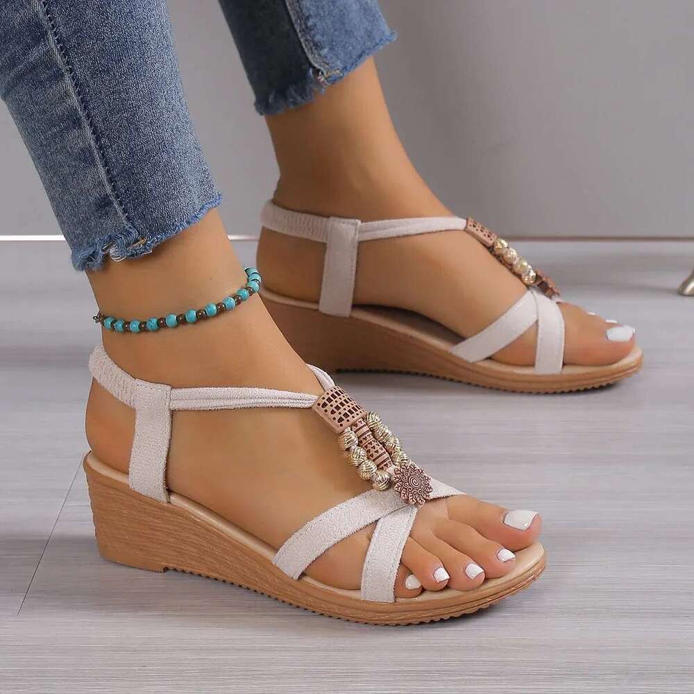 Hot Seller New Women's Flat Heel Beaded Bohemian Open Toe Sweet Student Beach Shoes Sandals Women