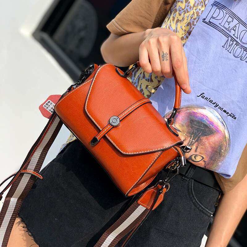 Cowhide small fashionable versatile handbag, shoulder women's temperament crossbody bag, 2025 new style, chic and elegant clothing