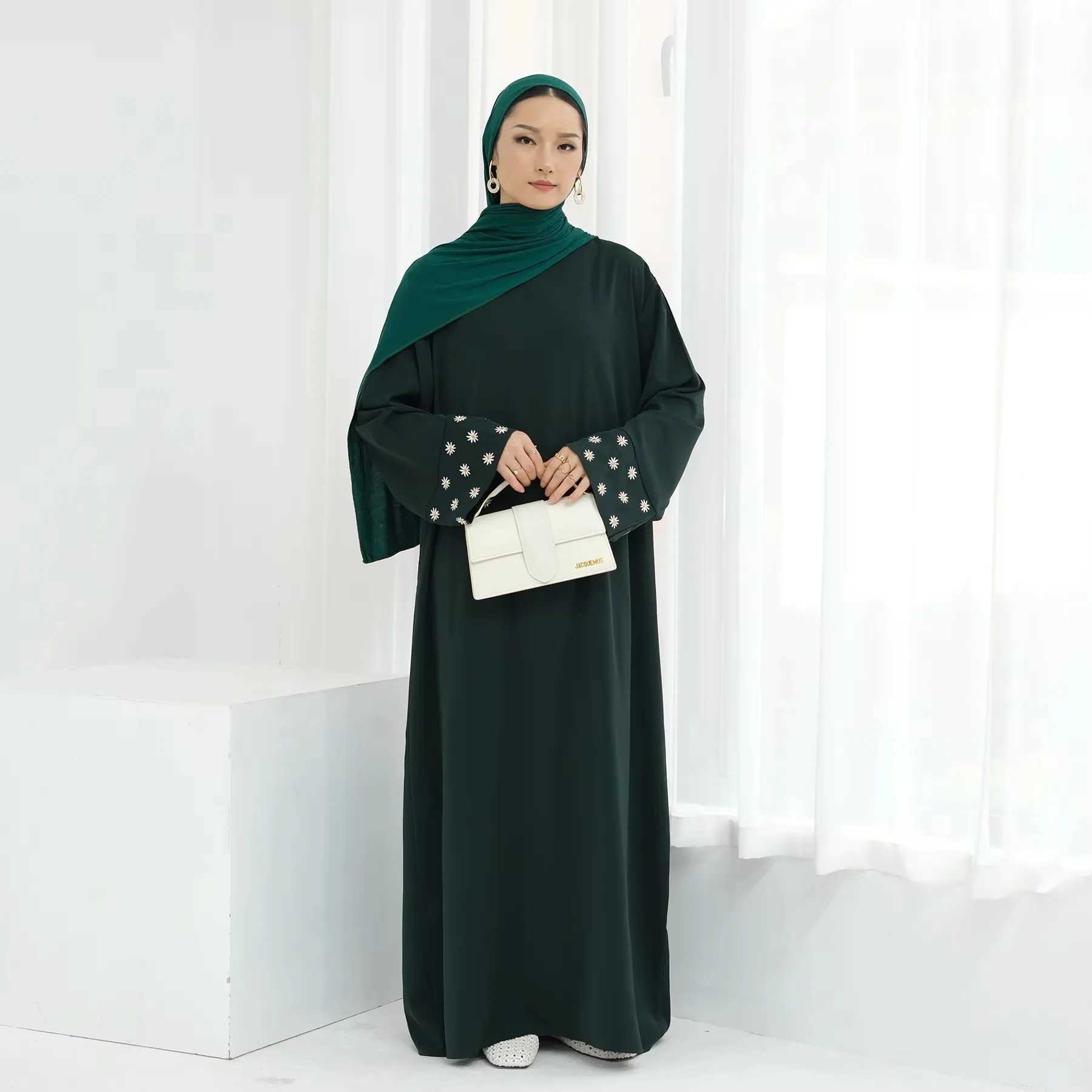 Daisy Embroidered Closed Abaya Muslim Dress for Women Dubai Turkish Islamic Clothing Loose Hijabi Robe Ramadan Eid Summer X250514