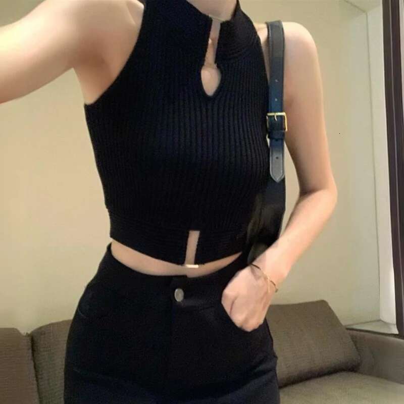 Women's Summer camisoles and sleeves New Outside Wearing Hollow Slim Bottom Short Halter Top Spice Girl Sexy Knit Vest Inside